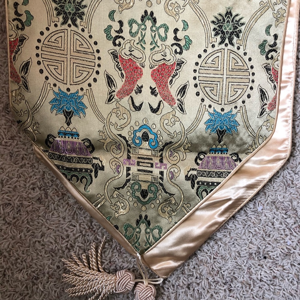 Table Runner - Picture 3 of 7